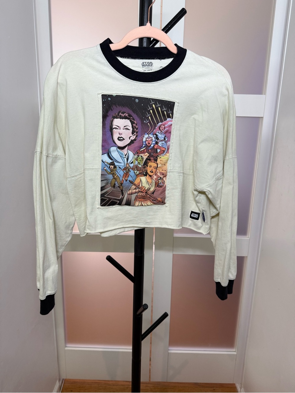 Spirit Jersey Star Wars Woman of the Galaxy Graphic Cropped Sweatshirt, small.
